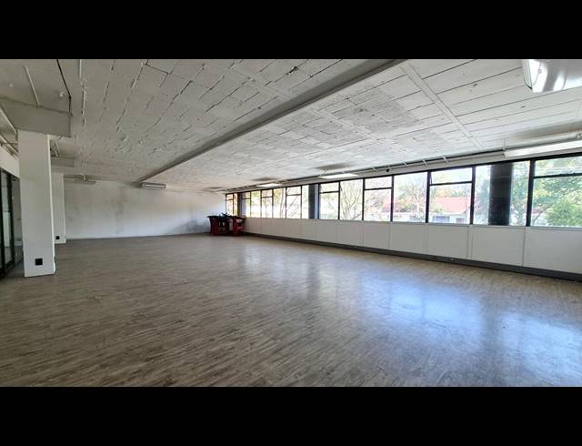 161M² OFFICE TO LET IN LYNNWOOD GLEN